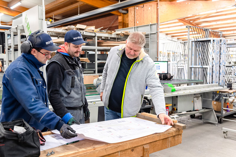 Besprechung in der Fertigung
