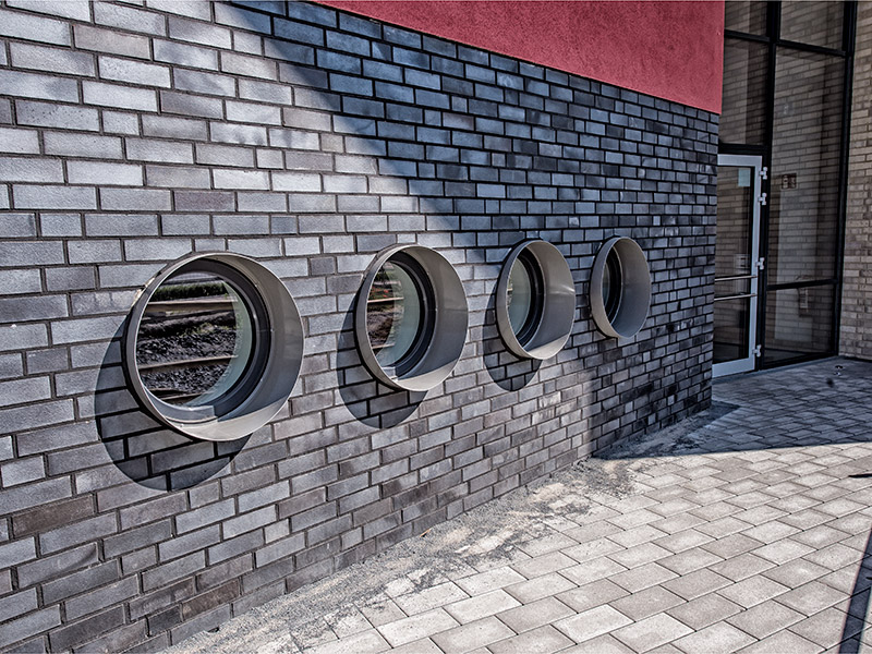 Städtische KiTa Viktoria, Lünen: Rundfenster in Kunststoff mit Kreisrunder Aluminium-Einfassung