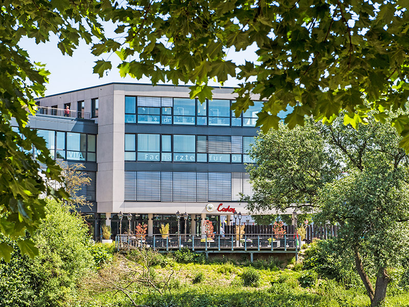 Facharztzentrum Mersch, Lünen: Kunststofffenster-Fassade mit Raffstore-Beschattung
